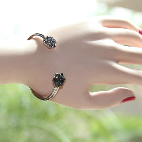 Kendra Scott Arden Druzy Cuff Bracelet. Gorgeous Hexagon Platinum - Picture 7 of 8